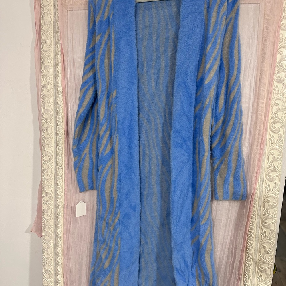 Hera Collection Blue and Tan Robe - Picture 2 of 7